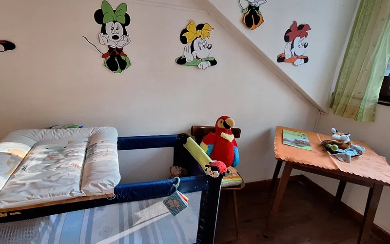 Familien- und Spielzimmer mit Wickelmöglichkeit im Kreuzberghaus